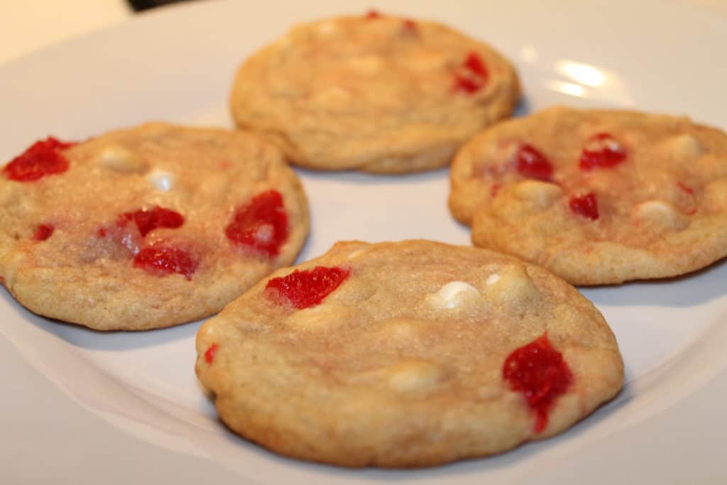 White Chocolate Chip Cookies With Maraschino Cherries Mom With Cookies
