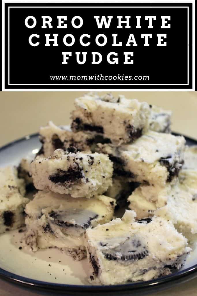 Oreo White Chocolate Fudge - www.momwithcookies.com #whitechocolatefudge #whitechocolate #oreofudge #oreowhitechocolatefudge #whitechocolatefudgewithoreos #desserts #recipe #easyfudgerecipe