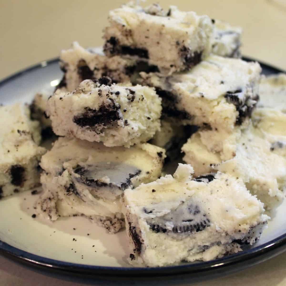 oreo white chocolate fudge squares stacked on a plate