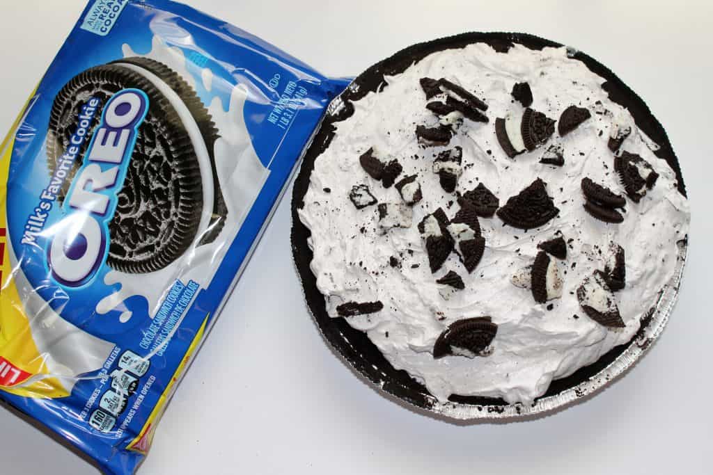 Finished oreo cream pie by a package of oreos.