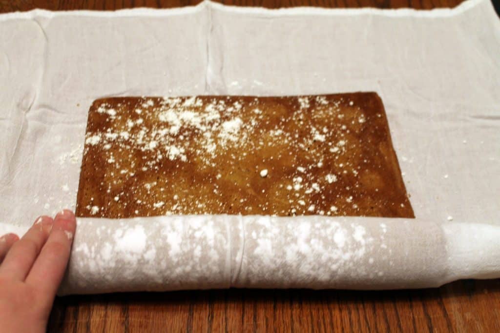 sprinkle the cake with some more powdered sugar than roll the cake up and let it cool while it is rolled
