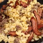 Cheeseburger Macaroni With Bacon - www.momwithcookies.com #cheeseburgermacaroni #baconcheeseburgermacaroni #homemadecheeseburgermacaroni #dinnerideas