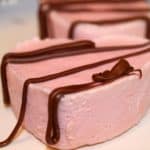 Raspberry Mousse Recipe - www.momwithcookies.com #raspberrymousse #mousse #raspberrydessert #nobake