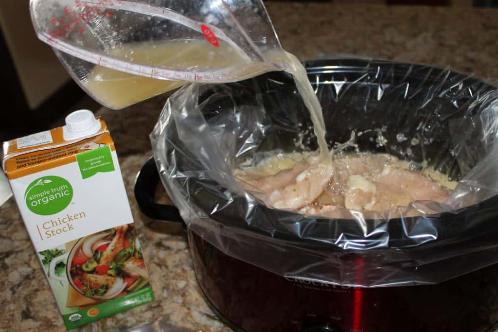 Crockpot Italian Chicken - www.momwithcookies.com #crockpotitalianchicken #italianchicken #crockpotmeals