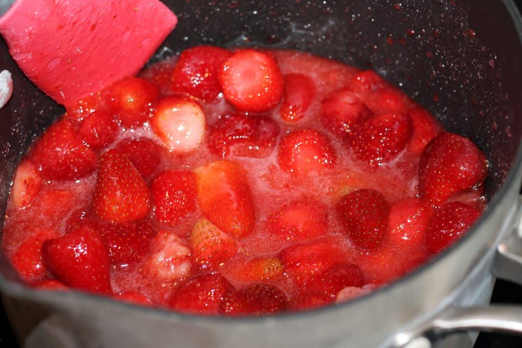 finished strawberry filling for strawberry crisp