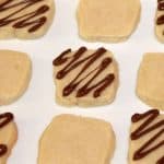 alternating shortbread cookies with chocolate drizzled on top and plain shortbread cookies