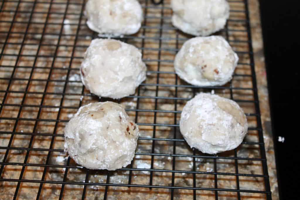 mexican wedding cookies rolled in powdered sugar