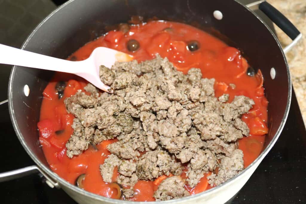 adding cooked ground beef to the 5 quart sauce pan