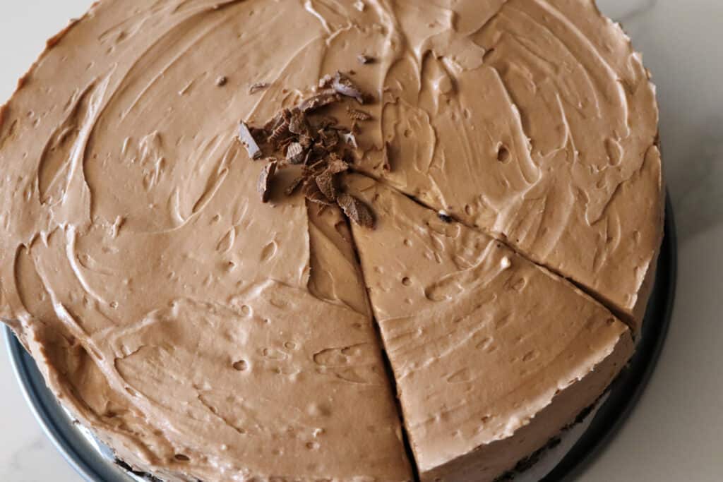 a no bake chocolate cheesecake that has been sliced